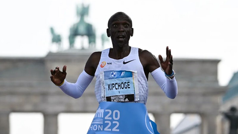 Marathon de Berlin.. le Kényan Kipchoge améliore son record du monde